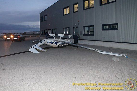 Sturmschaden Flugplatz Wiener Neustadt Ost Foto Freiwillige Feuerwehr Wiener Neustadt