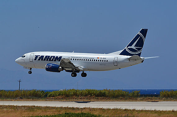 TArom Boeing 737-300 YR-BGE Landung auf Rhodos Foto PA Austrian Wings Media Crew