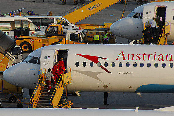 Crew Flugbegleiter TEchniker AUA Austrian Airlines Crew geht an Bord Symbolbild Sujetbild Foto MHuber