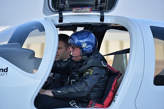 Diamond Aircraft DA50 Erstflug ChristianDries im Cockpit Foto PA Austrian Wings Media Crew