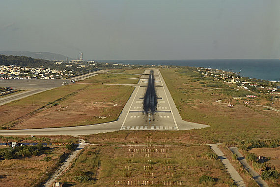 Flughafen Rhodos Endanflug Foto Huber Austrian Wings Media Crew