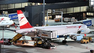 Nachtaufnahme Airbus A320 Austrian Airlines (AUA) OE-LBN Foto Huber Austrian Wings Media Crew