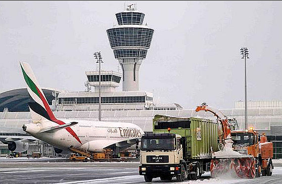 Winterdienst auf dem Flughafen München - Foto: FMG