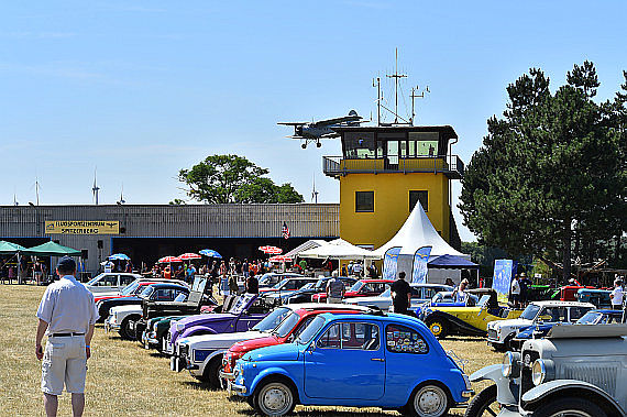 Spitzerberg 2015 Foto Huber Austrian Wings Oldtimerschau Besucher Tower Antonov AN-2