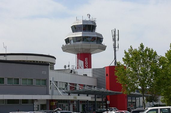 Tower und Terminal Flughafen Klagenfurt Foto Franz Zussner
