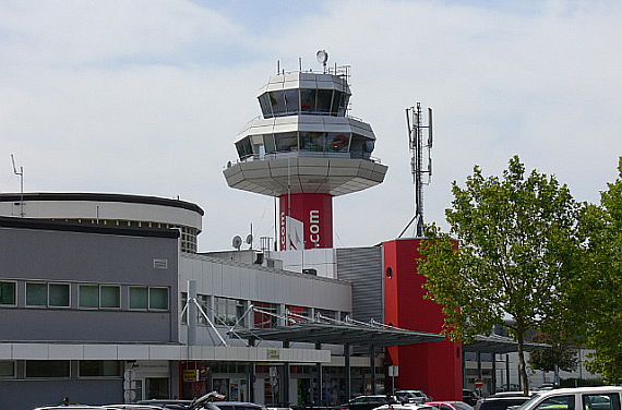Tower und Terminal Flughafen Klagenfurt Foto Franz Zussner