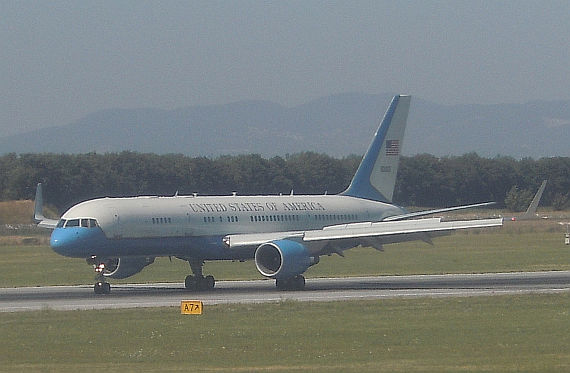 C-32 John Kerry auf dem Flughafen Wien_2 ZVG