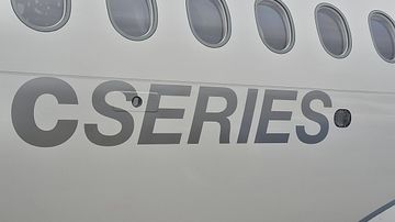 Erstlandung Bombardier CSeries CS100 Flughafen Wien 11032016 C-FFCO Foto Huber Austrian Wings Media Crew_034 Symbolbild Sujetbild CSeries