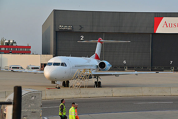 AUa Austrian Fokker 70 ohne Bemalung OE-LFL_1 Foto PA Austrian Wings Media Crew