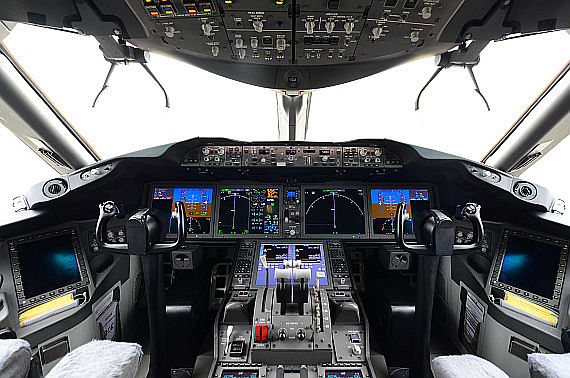 Qatar Airways Boeing 787 Dreamliner A7-BCE Cockpi_2t Foto PA Austrian Wings Media Crew