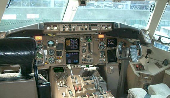 Boeing 767 Cockpit - Foto: Wiki Commons