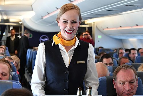 Flugbegleiterin kennenlernen