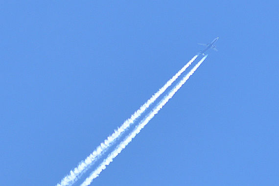 Verkehrsflugzeug Kondensstreifen Flugverkehr Luftverkehr CO2 Symbolbild Sujetbild Foto PA Austrian Wings Media Crew