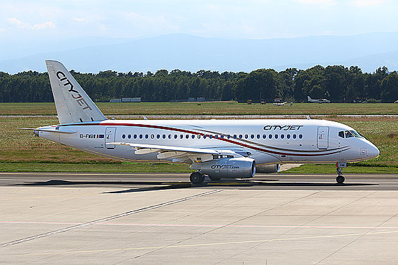 Suchoi Superjet 100 von CityJet beim Rollen am Flughafen Graz - Foto: Christian Zeilinger/Austrian Wings Media Crew