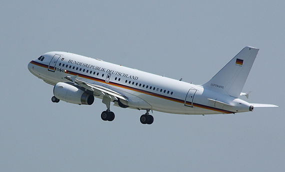 Airbus A319 CJ der deutschen Bundeswehr Flugbereitschaft kurz nach dem Start - Foto: Christian Zeilinger
