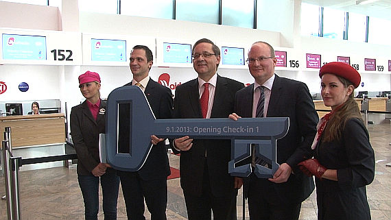 "Schlüsselübergabe" im neu renovierten Check In 1 - Foto: V-I-P.tv