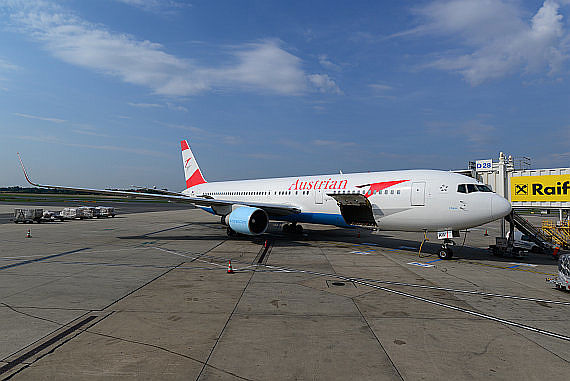 AUA Austrian Airlines Boeing 767-300ER OE-LAW am Gate D28 Foto PA Austrian Wings Media Crew