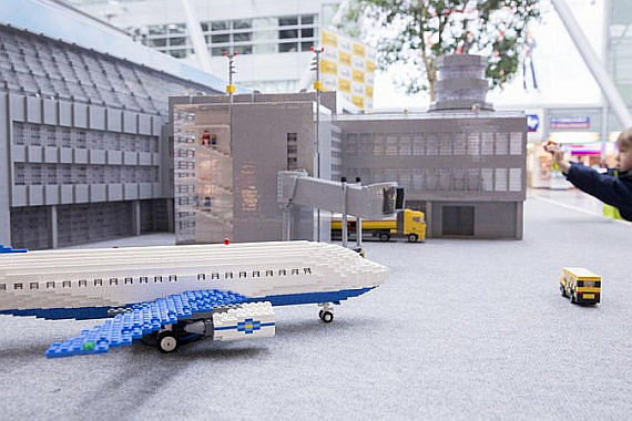 Flughafen Düsseldorf Lego - Foto: Flughafen Düsseldorf