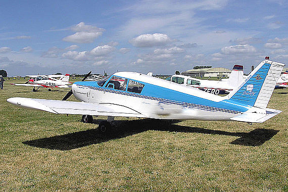 Piper PA-28 PA28 ohne Kennzeichen Symbolbild Sujetbild Foto Arpingstone via Wiki Commons