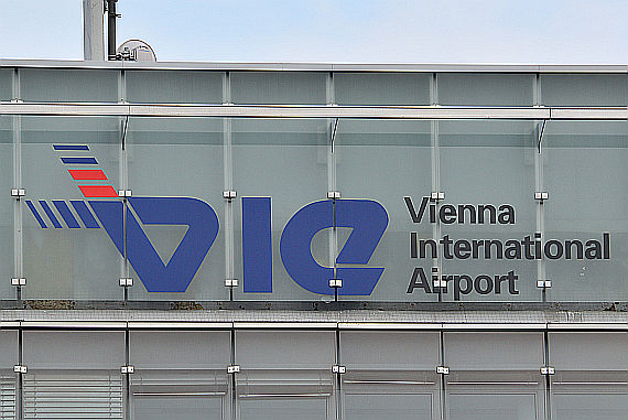 Flughafen Wien VIenna International Airport Schriftzug Symbolbild Sujetbild Foto PA AustrianWings Media Crew