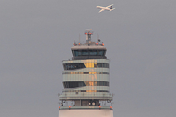 Flughafen Wien Tower Symbolbild Sujetbild Foto PA Austrian Wings Media Crew