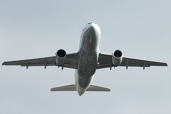 Airbus A319 Verkehrsflugzeug Jet Verkehrsjet beim Start Takeoff Take Off Symbolbild Sujetbild Foto PA Austrian Wings Media Crew