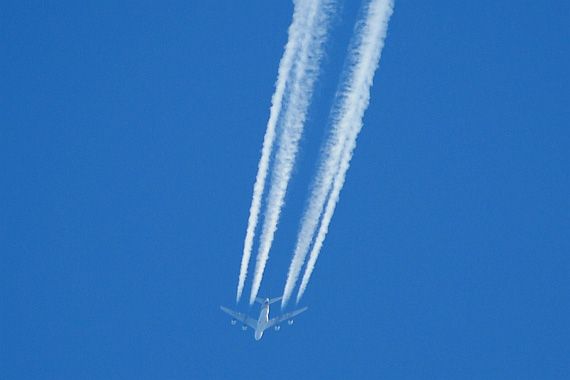 Emirates A380 Kondensstreifen Flugverkehr Verkehrsflugzeug Luftverkehr Symbolbild Sujetbild Foto PA Austrian Wings Media Crew