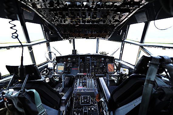 Cockpit Lockheed C-130 Hercules Bundesheer Foto PA Austrian Wings Media Crew