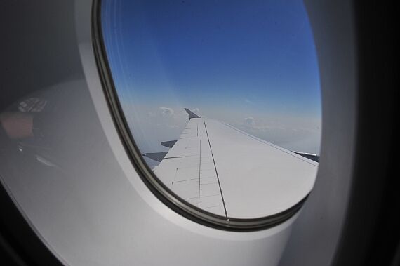 Reiseflug Flugreise Luftverkehr Blick aus dem Fenster Symbolbild Sujetbild Foto PA / Austrian Wings Media Crew