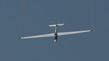 Kunstflugvorführung mit einem Segelflugzeug vom Typ Fox