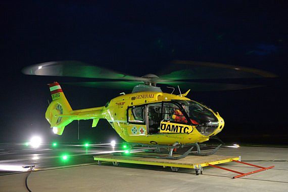 ÖAMTC Christophorus 2 Abschied Johann Paul Brunner OE-XEG Nachtaufnahme_1 Foto Huber Austrian Wings Media Crew