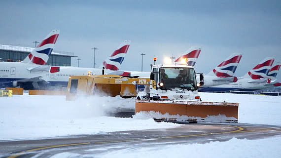 Winterdienst in London-Heathrow - Foto: ZVG