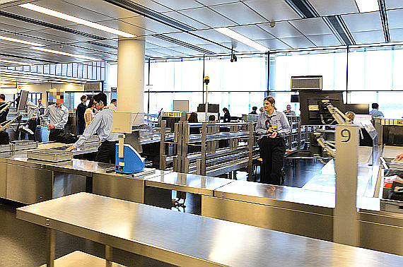 Sicherheitskontrolle SIKO Flughafen Wien Symbolbild Sujetbild_2 Foto PA Austrian Wings Media Crew