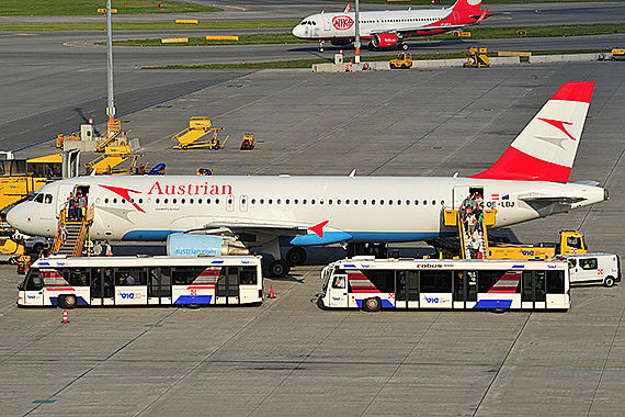 Austrian Airlines AUA Airbus A320 OE-LBJ Busse Deboarding Passagiere beim Aussteigen - Foto: PA / Austrian Wings Media Crew