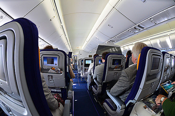 Lufthansa Boeing 747-8I Passagiere Economy Class Hauptdeck_1 Foto PA Austrian Wings Media Crew