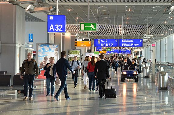 Passagiere Flughafen Frankfurt Foto PA Austrian Wings Media Crew