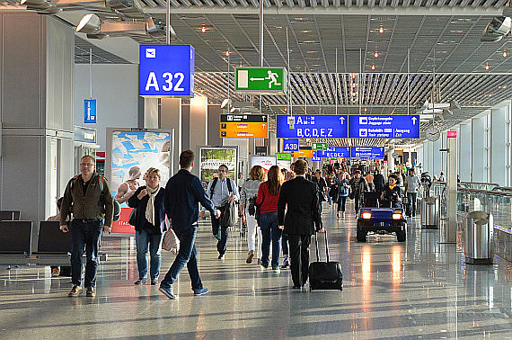 Passagiere Flughafen Frankfurt Foto PA Austrian Wings Media Crew