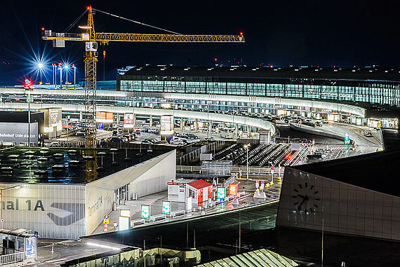 Skylink Check-In 3 Terminal 1A Flughafen Wien Nachtaufnahme Foto Markus Dobrozemsky