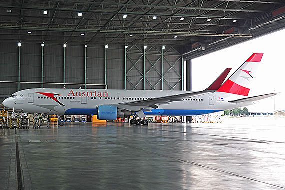 AUA Austrian Airlines Boeing 767-300ER OE-LAX im Hangar AUA-Technik AUA Technik Wartung Symbolbild Sujetbild Foto PA Austrian Wings Media Crew