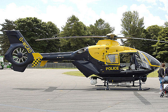 Eurocopter EC135 EC 135 EC-135 British Police Foto Arpingstone Wiki Commons