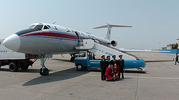 Air Koryo Crew vor ihrer TU-134