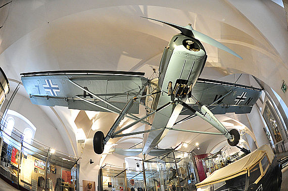 KEIN Modell sondern ein Original: Fieseler Storch im Heeresgeschichtlichen Museum - Foto: PA / Austrian Wings Media Crew