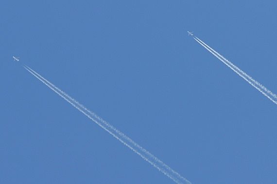KOndensstreifen Symbolbild Sujetbild Flugverkehr Foto Huber Austrian Wings Media Crew