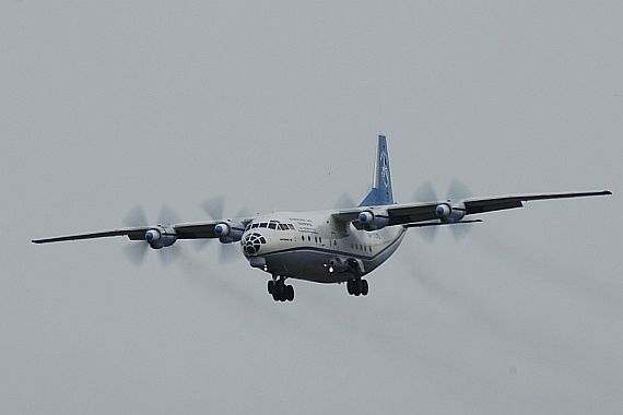 Antonov AN-12 UR-11315 Foto Huber Austrian Wings Media Crew