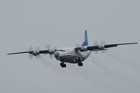 Antonov AN-12 UR-11315 Foto Huber Austrian Wings Media Crew