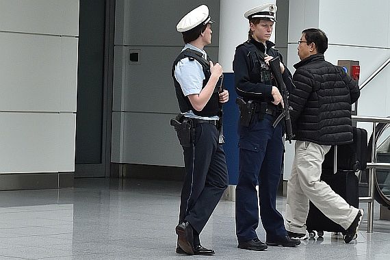 Symbolbild Sujetbild Polizei Polizisten auf dem Flughafen München Foto Huber Austrian Wings Media Crew_001