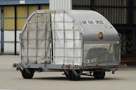 UPS LUftfracht Aircargo Frachtcontainer Foto PA Austrian Wings Media Crew