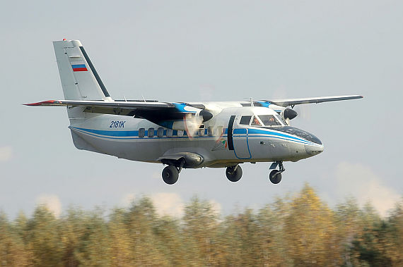 Eine LET 410 im Flug (Symbolbild) - Foto: Dmitry A. Mottl