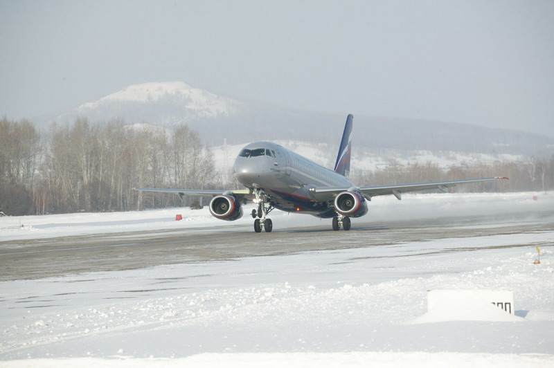 Erstflug SSJ100 mit Aeroflotbemalung