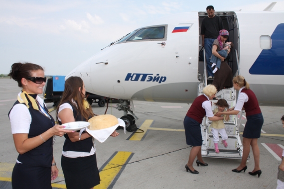 Traditionelle Begrüßung der Gäste des UTAir Erstfluges nach Bratislava - Foto: Martin Dichler